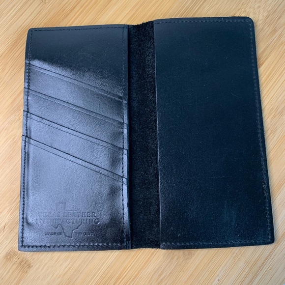 Sleek Black Leather card Holder Wallet with Silver Accent - Picture 4 of 8